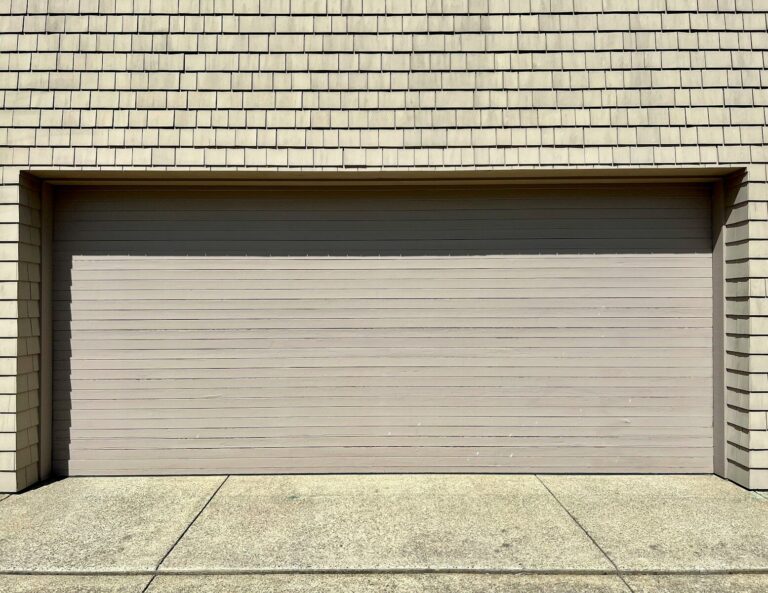 Read more about the article Garage Door Repair: How a Website Brings in Emergency Calls
