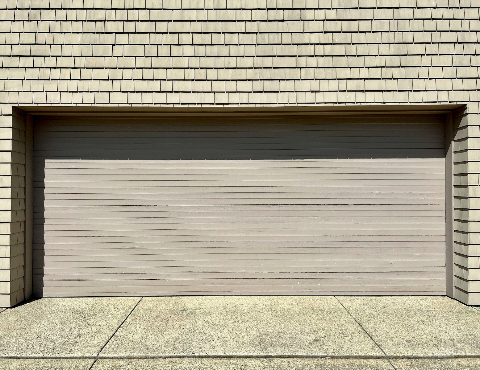 You are currently viewing Garage Door Repair: How a Website Brings in Emergency Calls