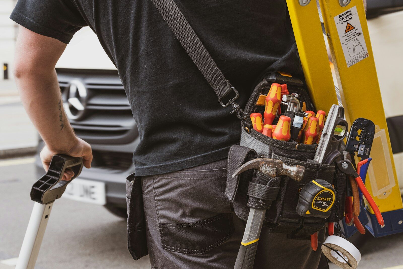 You are currently viewing Handyman Website vs. Thumbtack/Angi: Which Is Better?