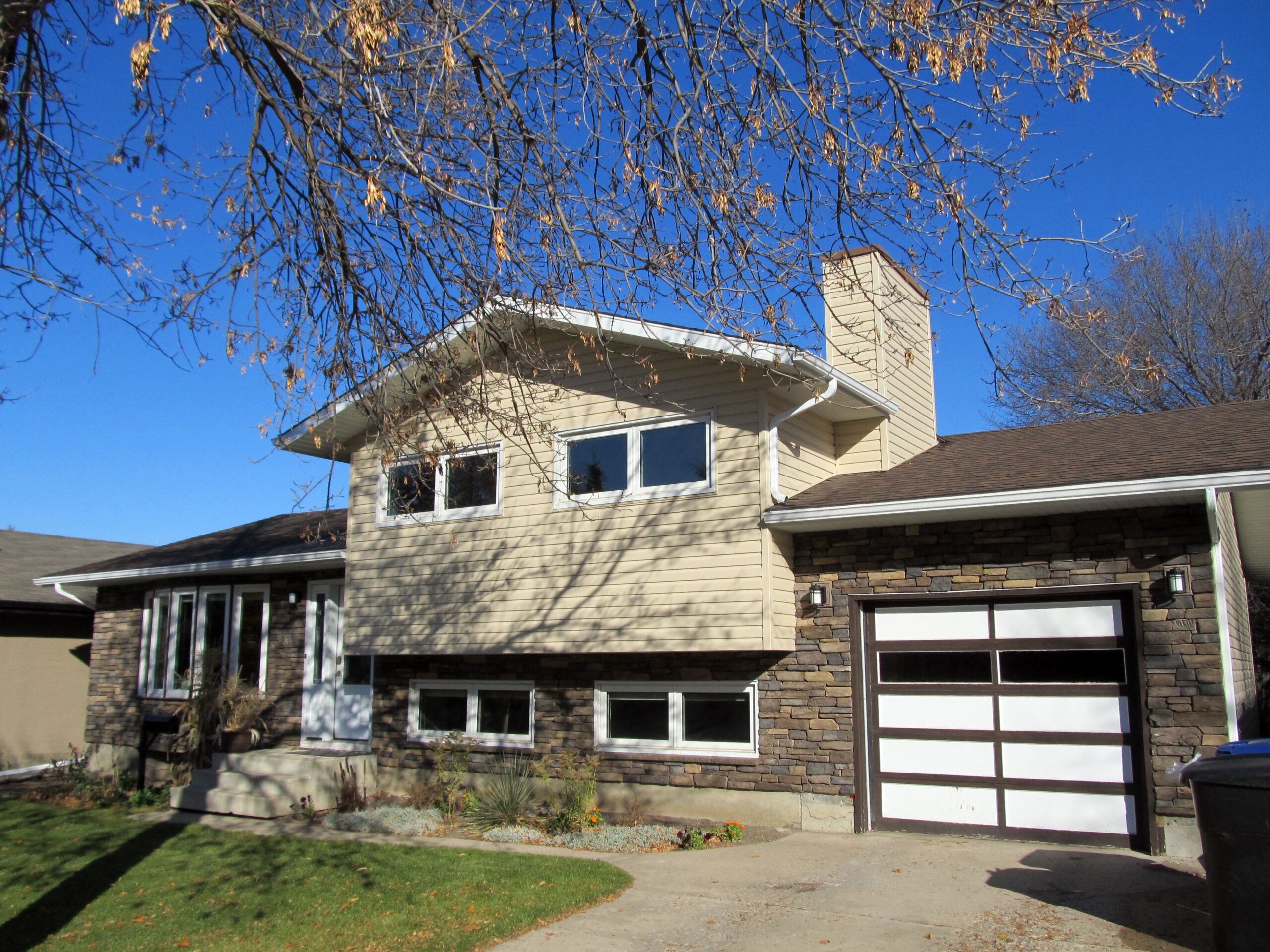 Read more about the article Website vs. Facebook Page for Siding Contractors
