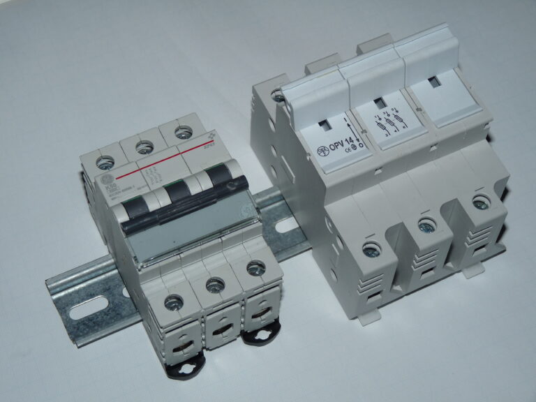 Read more about the article Why Most Electrician Facebook Pages Fail to Generate Quality Leads