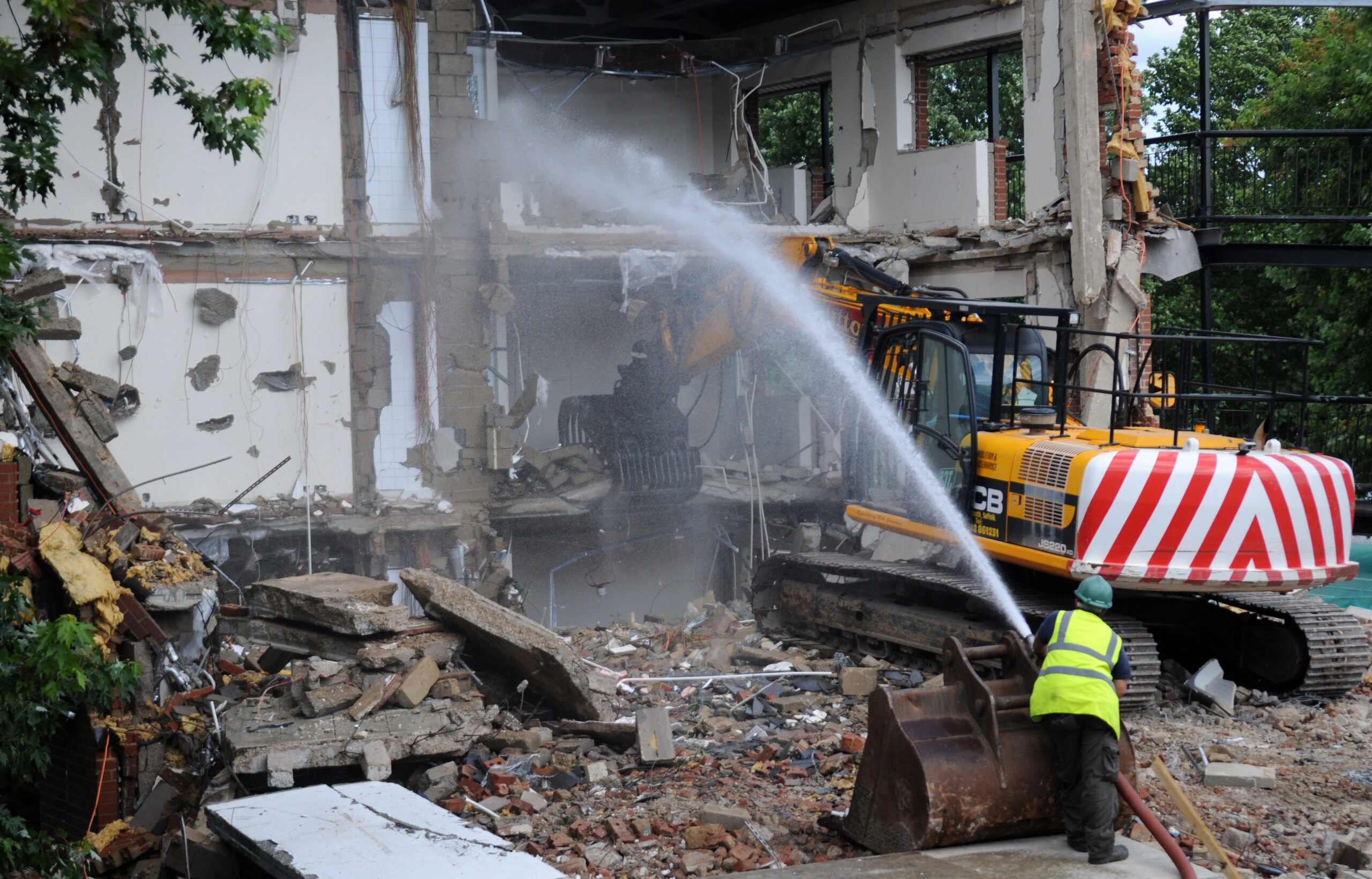 You are currently viewing How Demolition Contractors Can Get 10+ Project Leads/Month From a Website