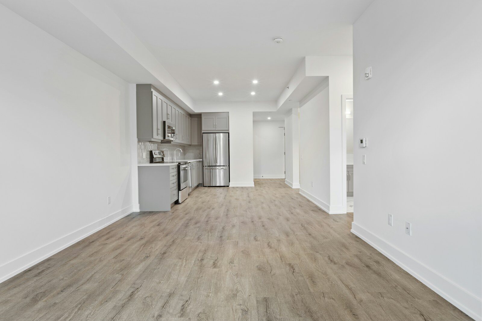 You are currently viewing Flooring Contractor Website vs. Thumbtack/Angi: Which Is Better?