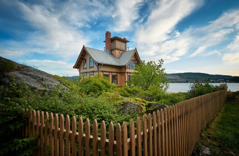 Read more about the article How to Get Your Fencing Business on Google Maps — Long Island Guide