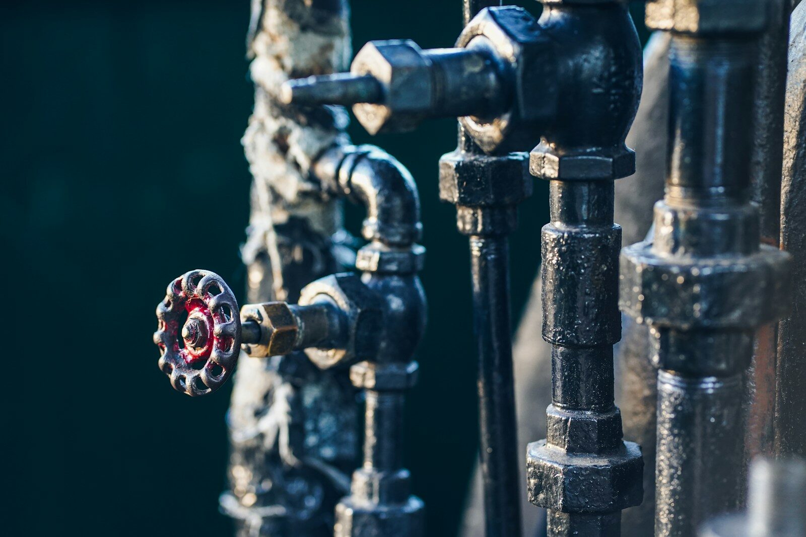 You are currently viewing 10 Critical Plumber Website Mistakes That Cost You Jobs on Long Island